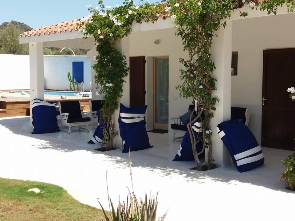 Bed and Breakfast Casa Namaste Porto Columbu - Perd'E Sali Esterno foto